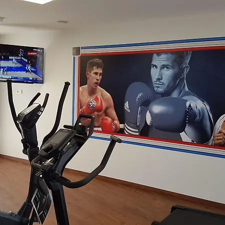 Hotel The Originals City, Acadine,