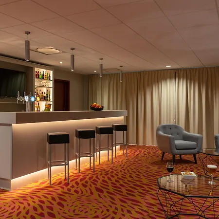 Hotel The Originals City, Acadine,