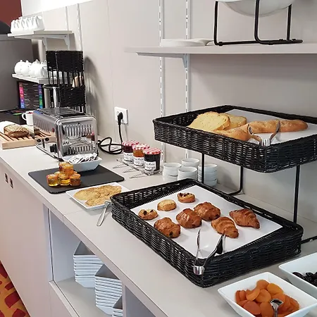 Hotel The Originals City, Acadine, Pont-Audemer