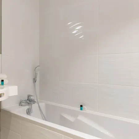 Hotel The Originals City, Acadine, 3*
