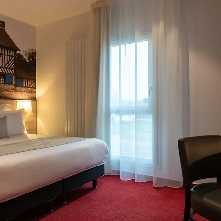 Hotel The Originals City, Acadine,