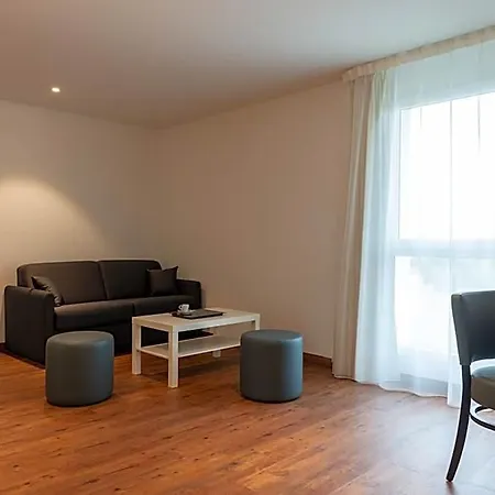 Hotel The Originals City, Acadine,