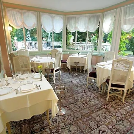 Hotel The Originals City, Acadine, Pont-Audemer
