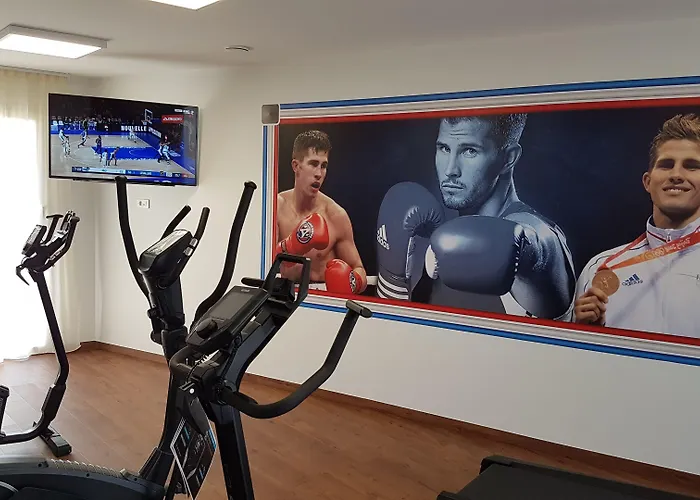 Hotel The Originals City, Acadine,