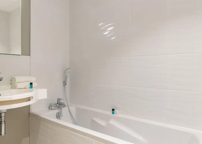 Hotel The Originals City, Acadine, 3*